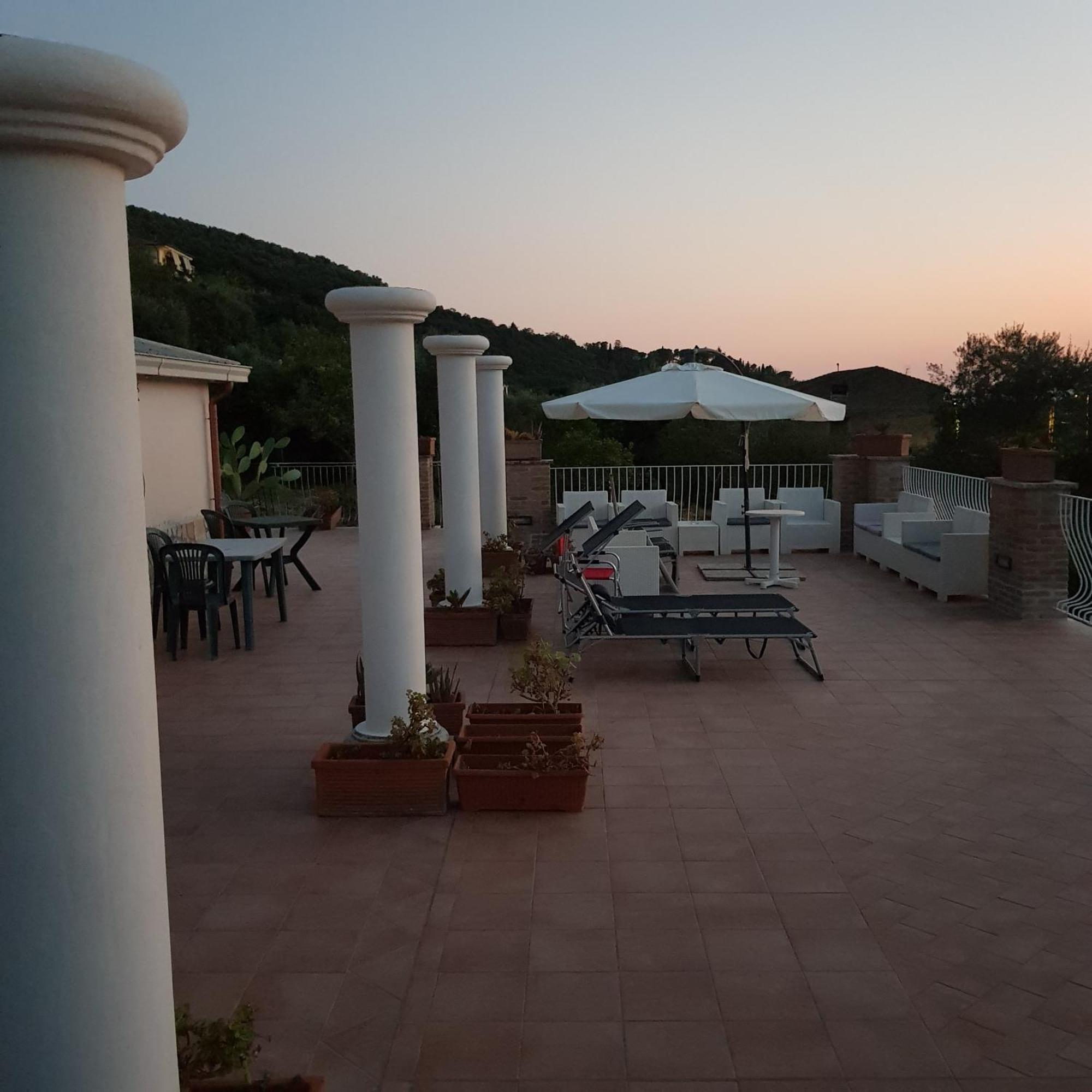 Villa Capri Fondi Bagian luar foto